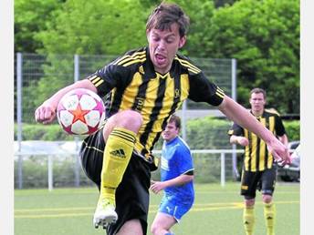 Zeigte zuletzt gegen Korbach eine starke Leistung: Asbachs Flgelflitzer Christian Pfeiffer glnzte als Vorbereiter. Foto: Eyert